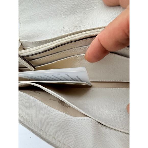 RETAIL $158 Michael Kors Fulton Vanilla MK Signature LG Gusset Carryall Wallet - Picture 9 of 16